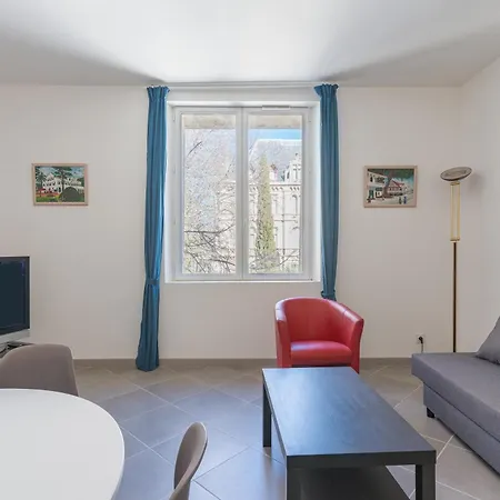 Vaste De 44 M Centre - N2 Apartment Charleval (Bouches-du-Rhone)