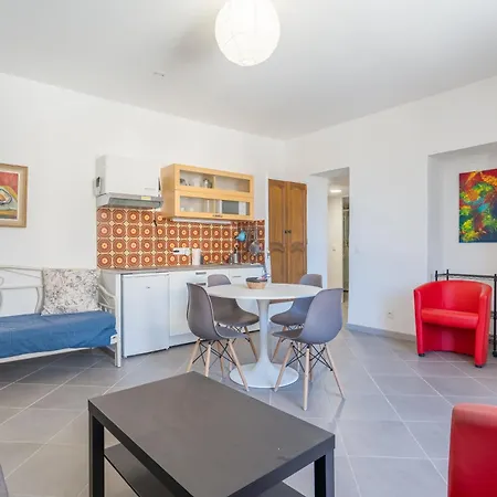 Vaste De 44 M Centre - N2 Apartment *