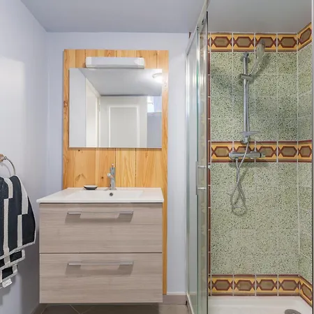 Vaste De 44 M Centre - N2 Apartment
